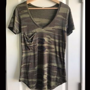 camouflage v neck with front pocket